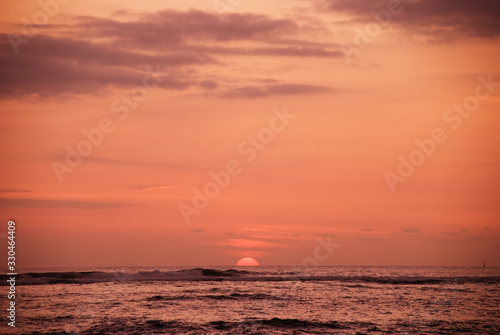 海に沈む夕陽 © maco