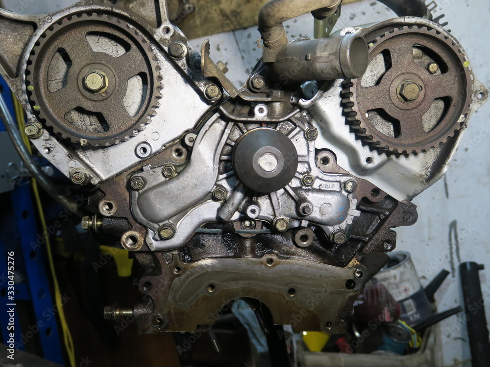 The connecting rod, piston and cylinder block in a disassembled condition The connecting rod, piston and cylinder block in a disassembled condition
