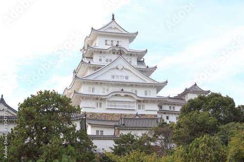 Himeji castle 姫路城（世界遺産） 天守閣と青空の背景