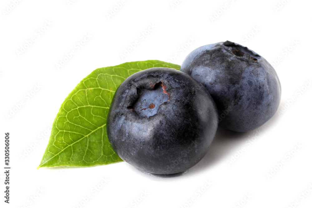 Obraz premium Blueberries and leaf