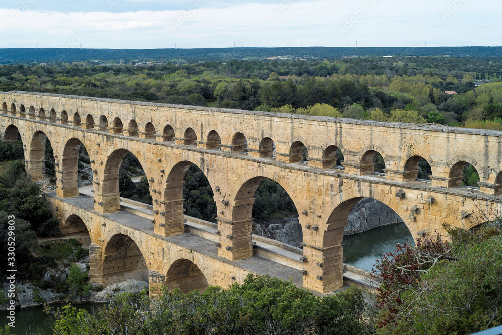 Pont du Gard vu du haut de la colline Aqueduc - UNESCO