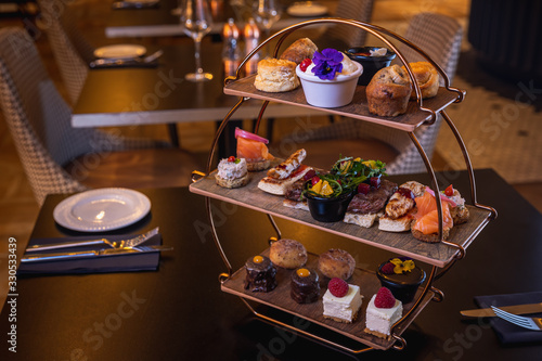 Canvas Print Spring Afternoon tea in Dublin