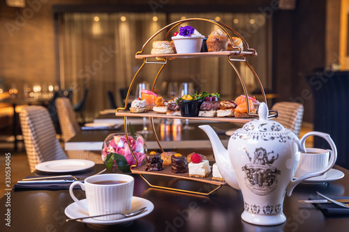 Canvas Print Spring Afternoon tea in Dublin