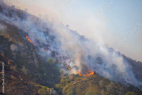 Dramatic wildfire with gale force winds on Lion's Head Mountain, Cape Town. © Global News Art