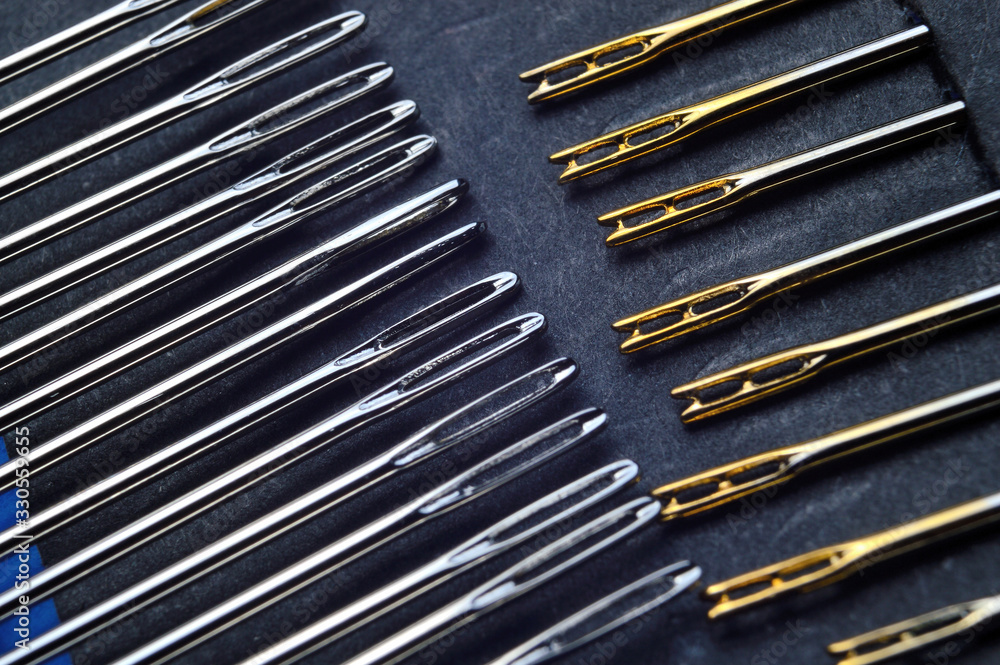 Set of sewing needles with carabiners, gold plated. Set of sewing needles with carabiners, gold plated.