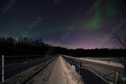 Polarlicht, Fluss Eibyelva, Alta, Norwegen
