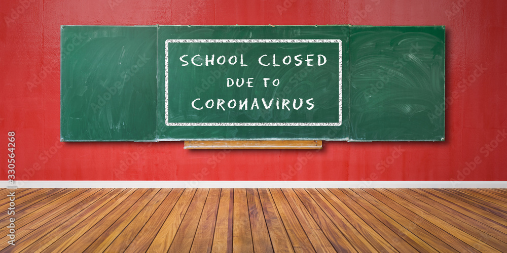 School closed due to Coronavirus Text at green chalkboard, blackboard texture with copy space hangs on red grunge wall and wooden floor 3D-Illustration - obrazy, fototapety, plakaty 