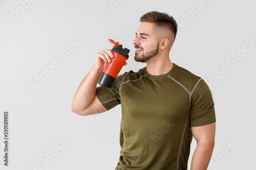 Sporty man with protein sha...