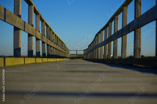 Ponte de madeira na cidade de Aveiro em Portugal