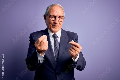 Картината върху платно Grey haired senior business man wearing glasses and elegant suit and tie over pu