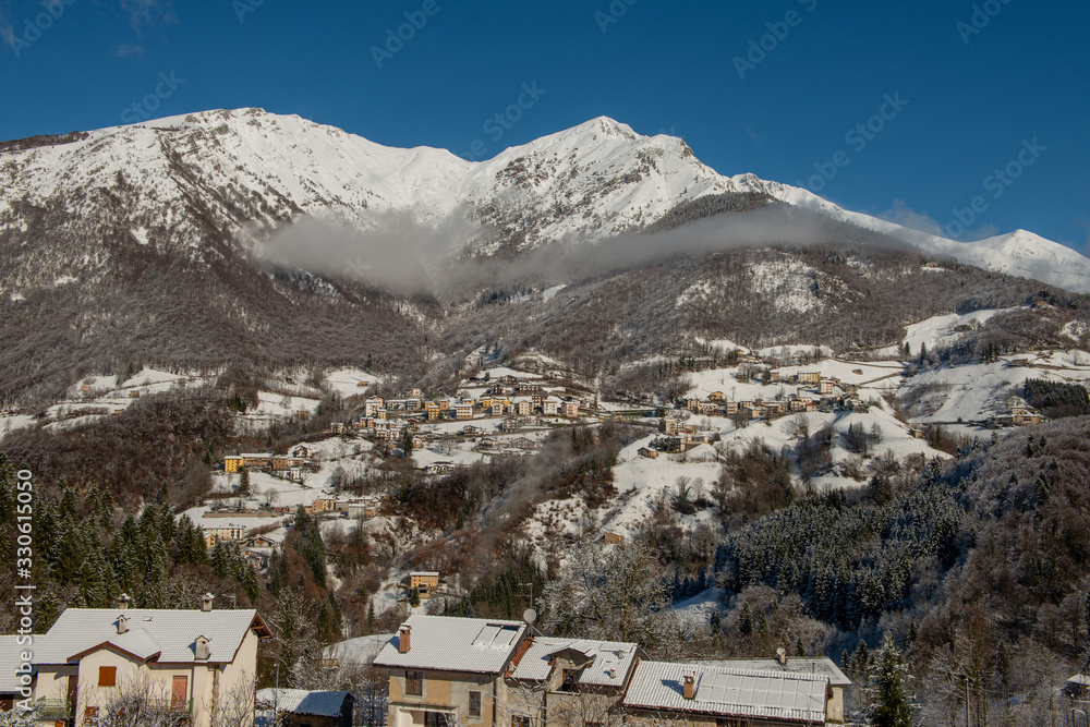 montagtna village after snowfall