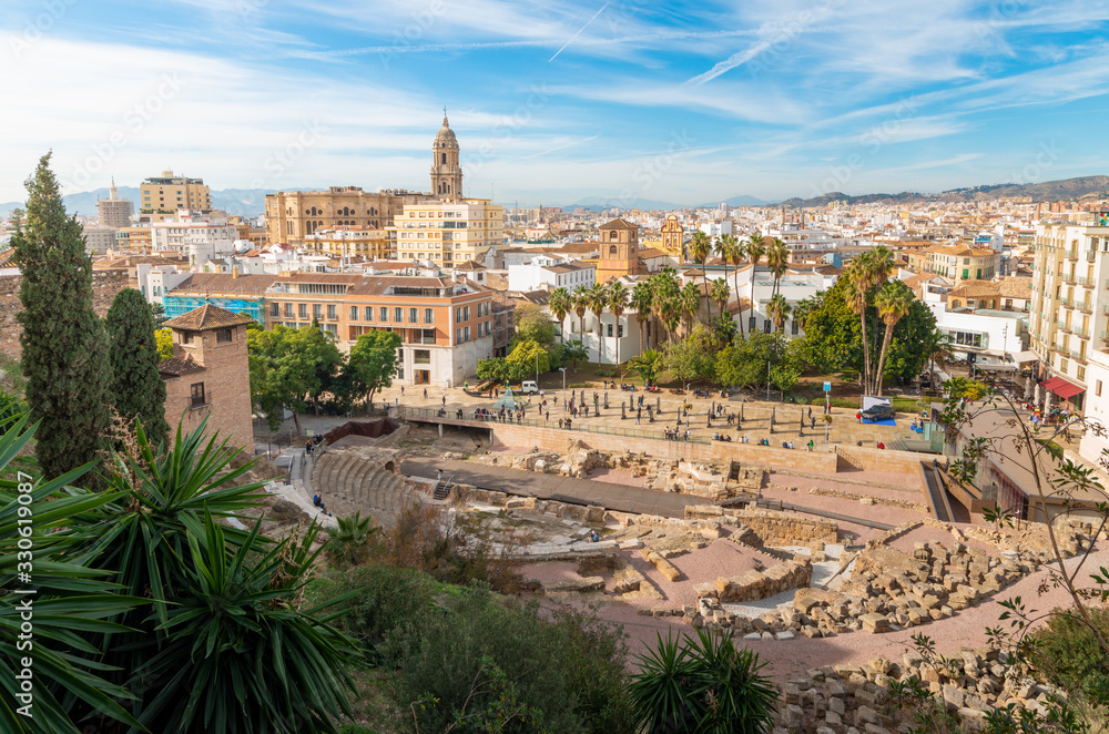 Vista panorámica del famoso Teatro Romano de la Alcazaba con la Catedral. Málaga. España.
