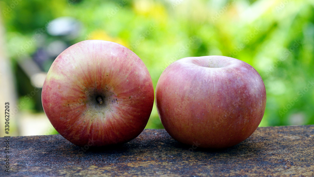 red apples on wooden table red apples on wooden table