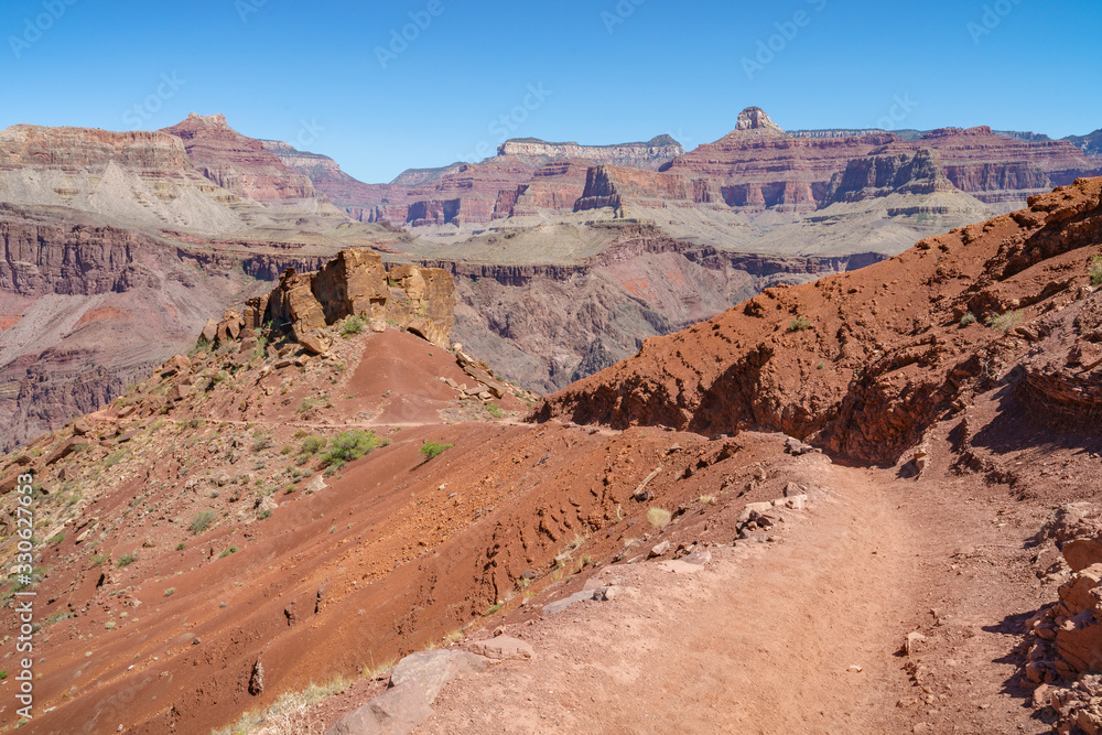 Fototapeta premium hiking the south kaibab trail in grand canyon national park, arizona, usa