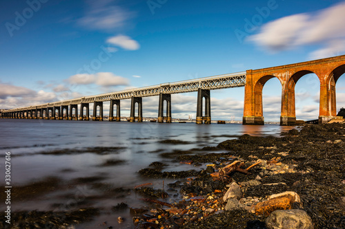 Quadro su tela tay rail bridge viewed from fife, scotland, uk.