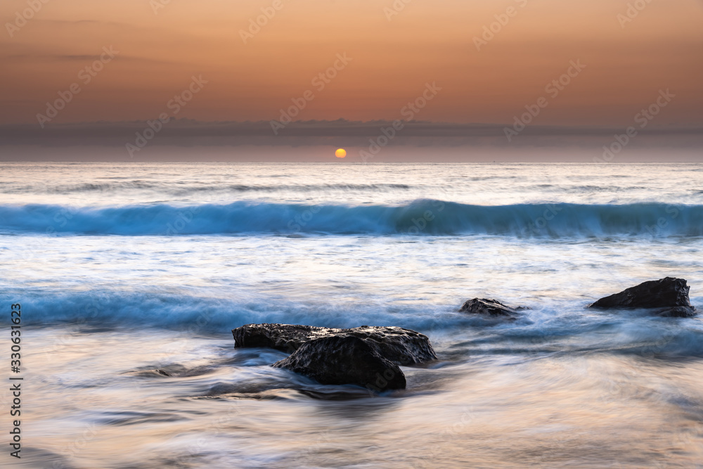 Obraz premium Pretty Pastel Summer Sunrise by the Sea