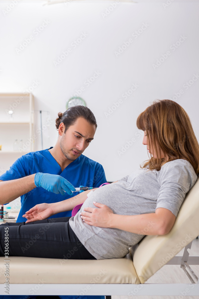 Obraz premium Young pregnant woman in blood transfusion concept