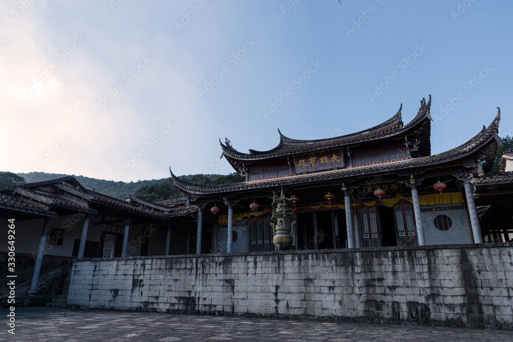 Ancient and artistic Chinese temples Ancient and artistic Chinese temples