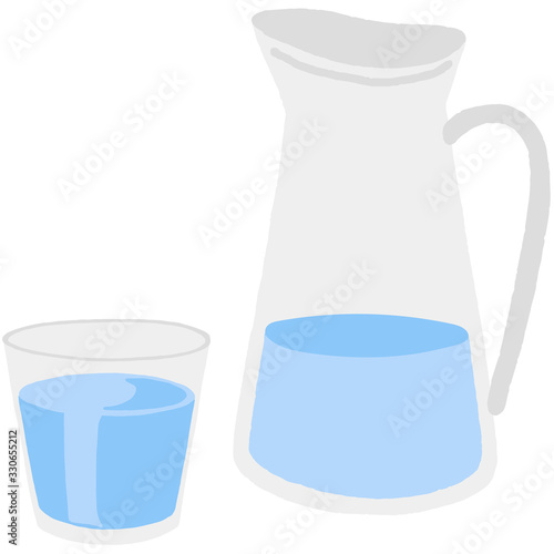 水差しと水の入ったコップ
