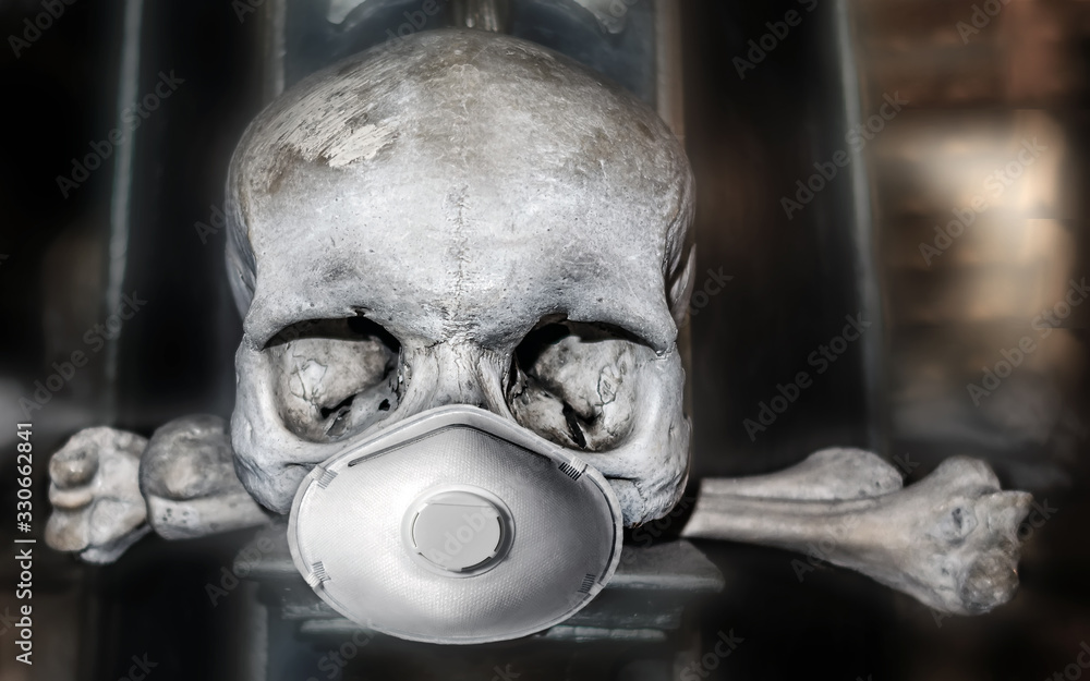 Human scull old man 60 year. Medical Mask Particulate Respirator Covid-19 and Air pollution. Human scull old man 60 year. Medical Mask Particulate Respirator Covid-19 and Air pollution.