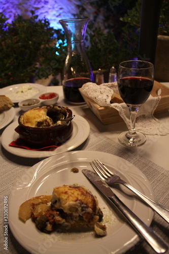 Grrek christmas dinner table setting