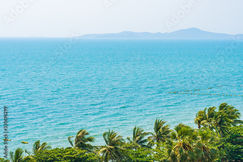 Fototapeta Naklejka Na Ścianę i Meble -  Beautiful tropical nature of beach sea ocean bay around coconut palm tree