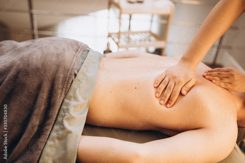 Obraz premium Massage in wellness spa salon. Health care, relaxation, hand massage concept