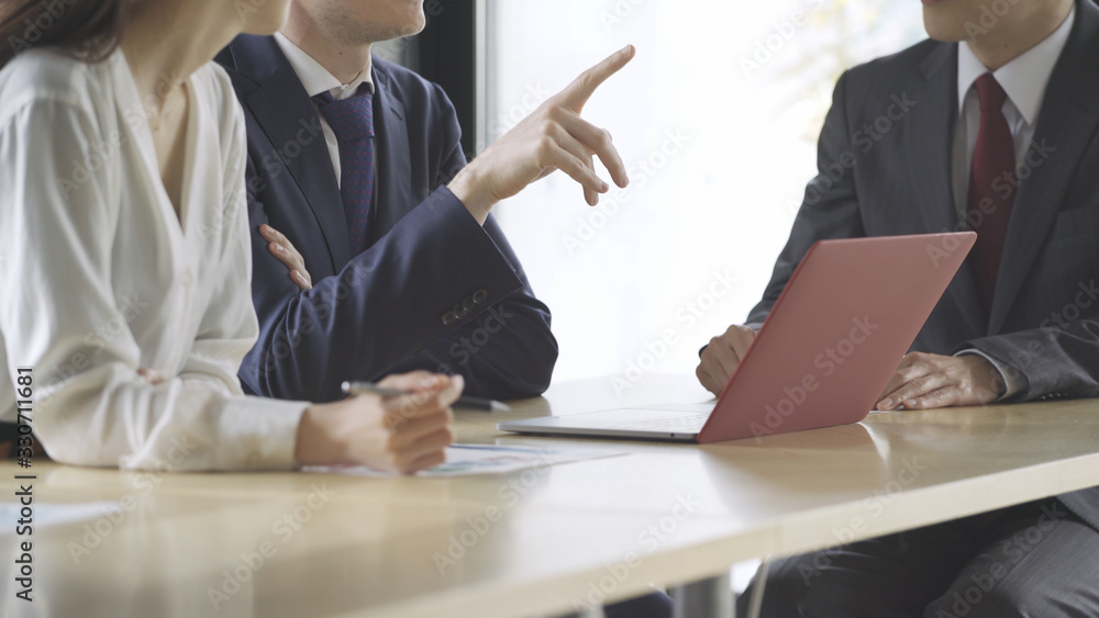 © aijiro - ビジネスイメージ　会議