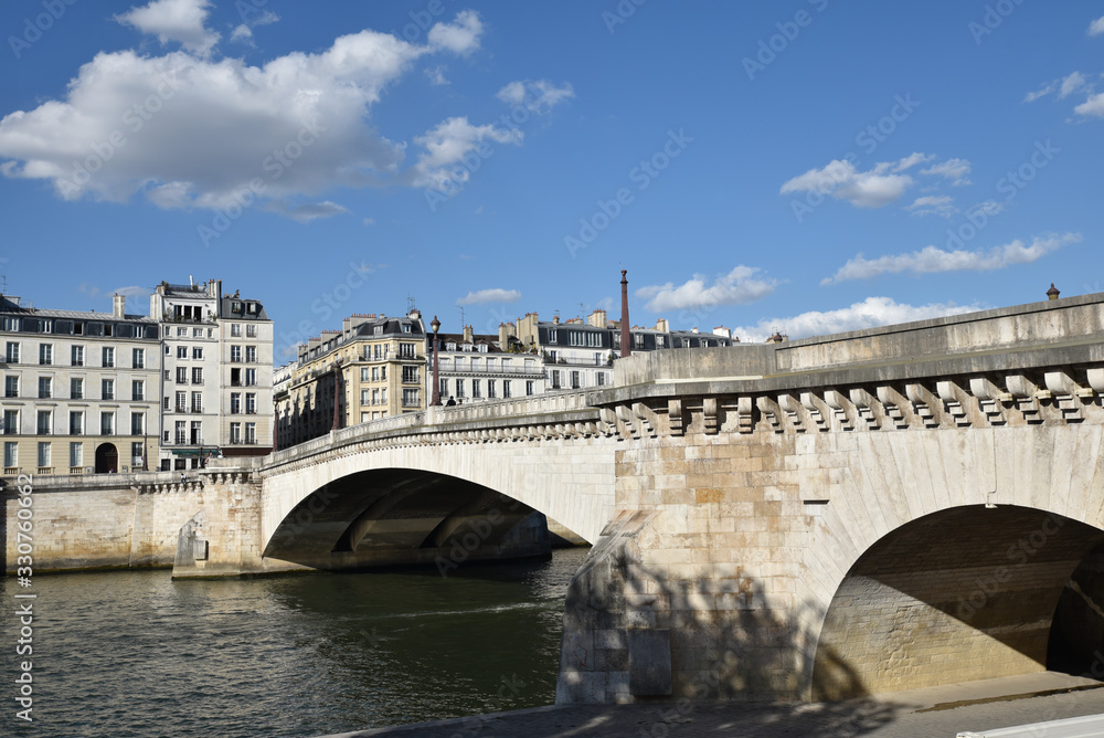 Pont sur la Seine à Paris, France