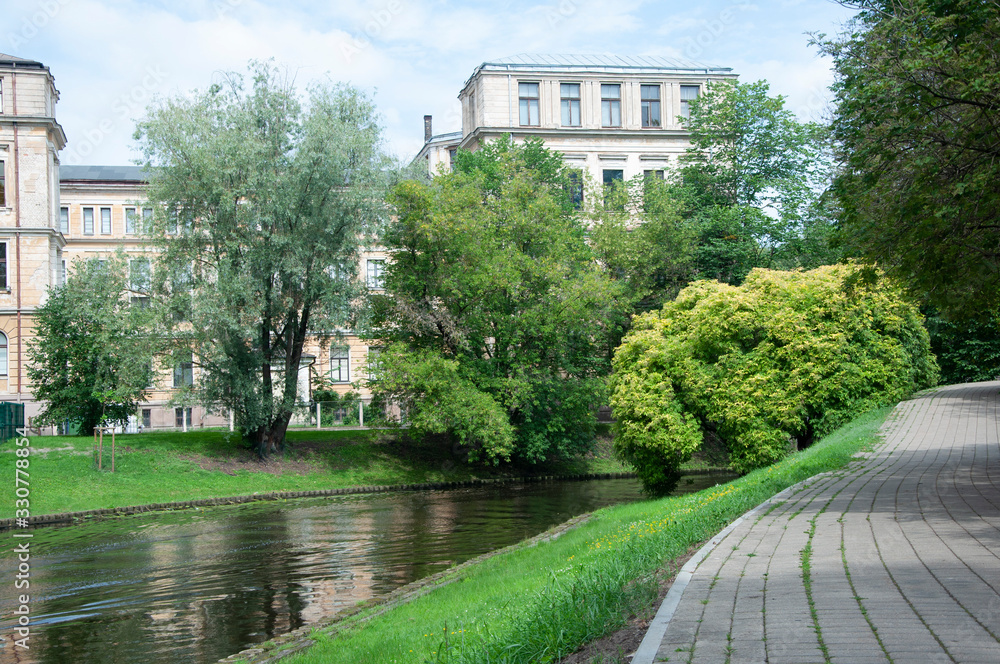 Obraz premium house in the park