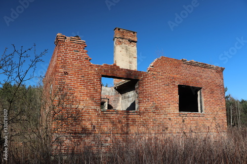 Spalony dom, ruiny