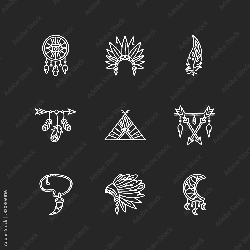 Native american indian accessories chalk white icons set on black  background. Boho style dreamcatcher. Necklace with tooth, arrow with  feathers. Isolated vector chalkboard illustrations Stock-Vektorgrafik |  Adobe Stock