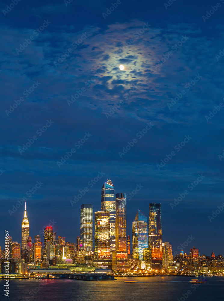 Fototapeta premium Full Moon over Manhattan Skyline view from New Jersey, USA