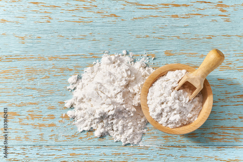 Bilde på lerret Wooden bowl with corn starch  on a wooden table. Top view.
