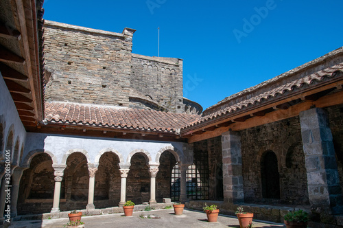 Sant Pere de Casserres photo