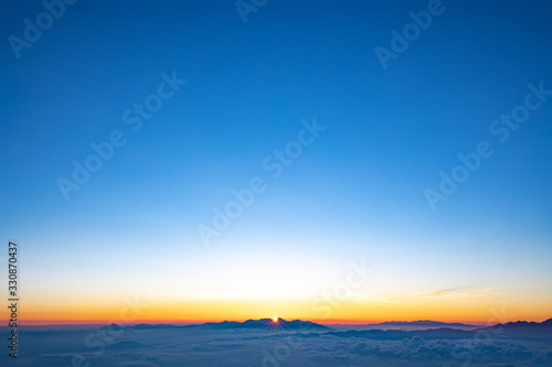 空と日の出