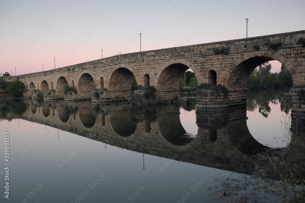 Puente romano de Mérida sobre el río Guadiana.