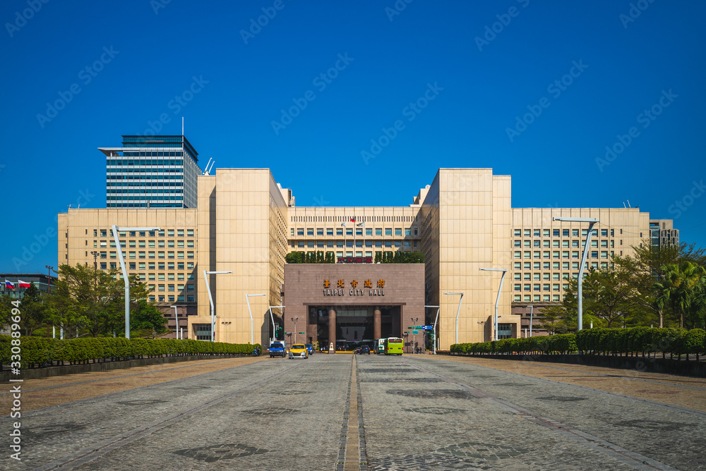 Obraz premium facade of taipei city hall building in taiwan. Translation of the Chinese text is 