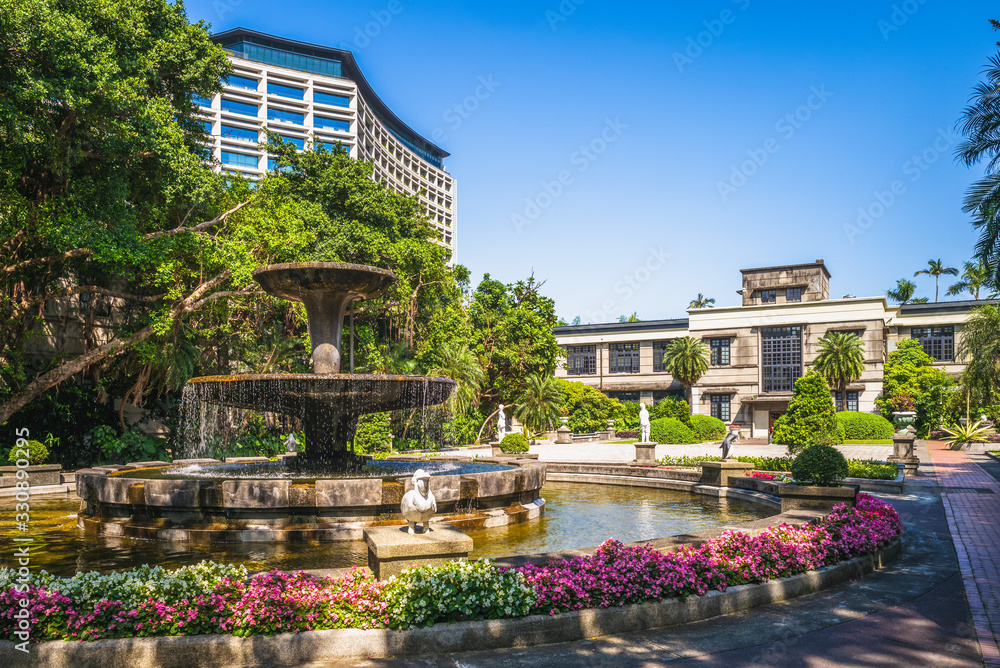 Fototapeta premium Barokowy ogród parku kulturowego Songshan w Tajpej na Tajwanie