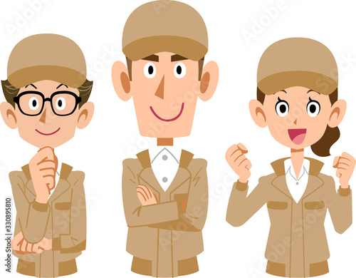 ベージュ色の制服を着た3人の若い作業スタッフ_上半身
