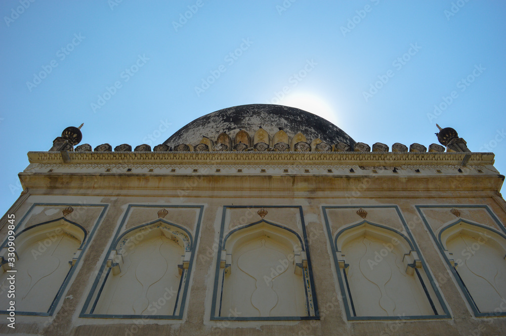 Obraz premium historical dome structures of seven tombs in hydrabad india