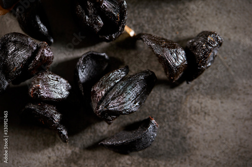 Fermented black garlic