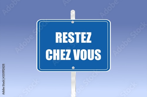 panneau avec écrit dessus "restez chez vous"