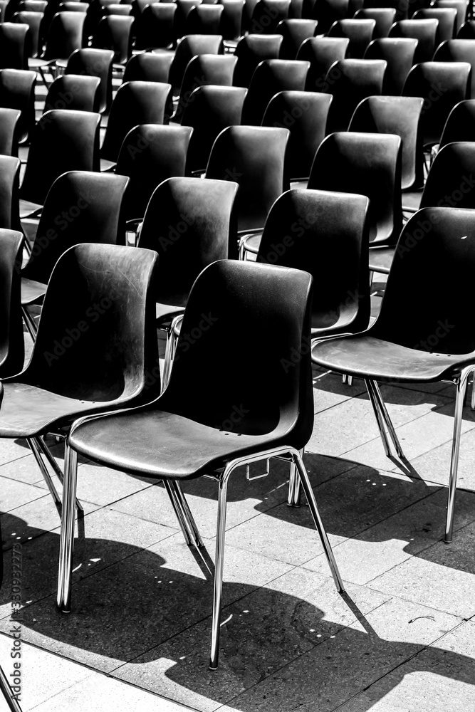 Naklejka premium Rows of empty black chairs, prepared for event.