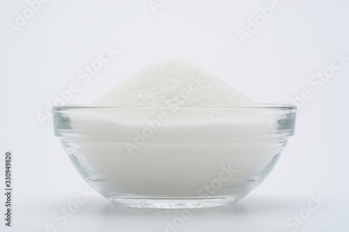 Azúcar blanco en un bol de cristal