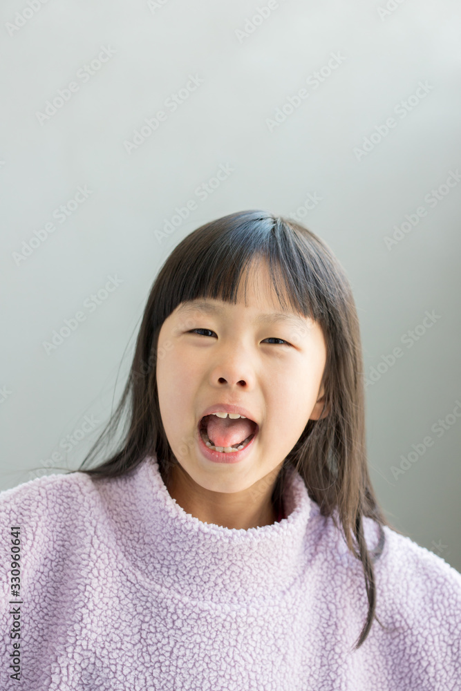 笑っている可愛い子供 笑っている可愛い子供
