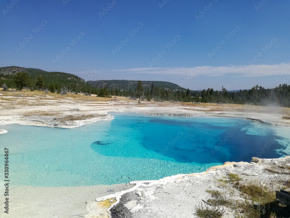 grand prismatic e geyser yellowston national park