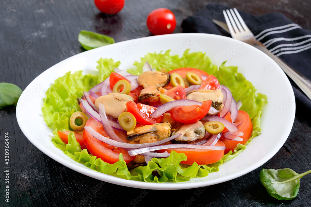 Salad of marinated mussels, fresh tomatoes, red onions, olives in a bowl on a black background Salad of marinated mussels, fresh tomatoes, red onions, olives in a bowl on a black background