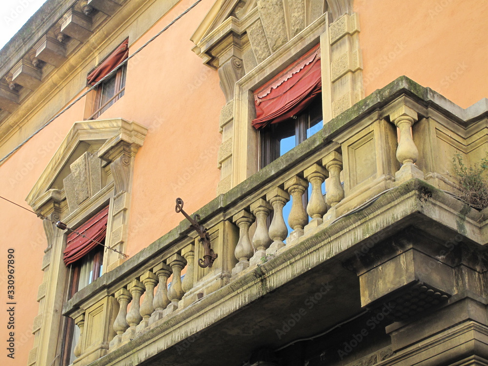 palazzo antico di bologna