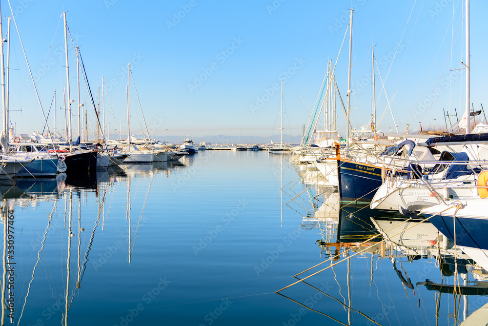 Fototapeta premium ROSES, SPAIN - jan 24 2018 : Beach and city view of mediterranean town Roses. jan 24 2018 in Catalonia, Spain